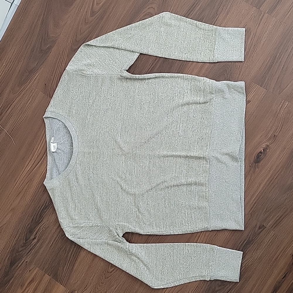 Gap S grey sweatshirt top with gold accent